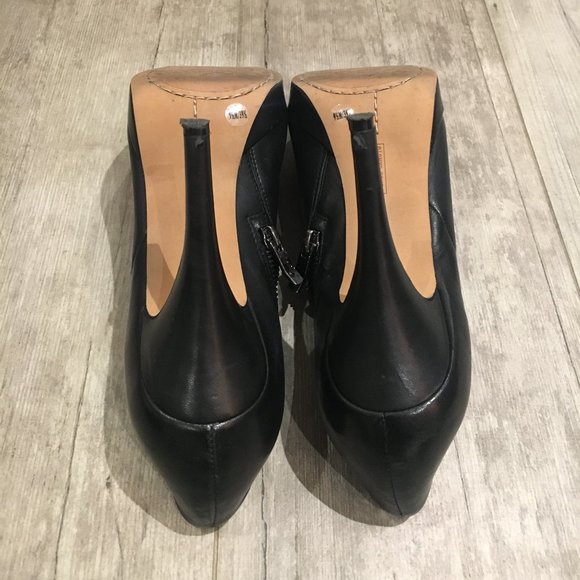 Vince Camuto VC-Elvin Ankle Boots Color:Black Size:9.5 - Picture 6 of 7